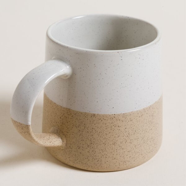 jarro mug de cerámica esmaltada dos colores sobre fondo gris